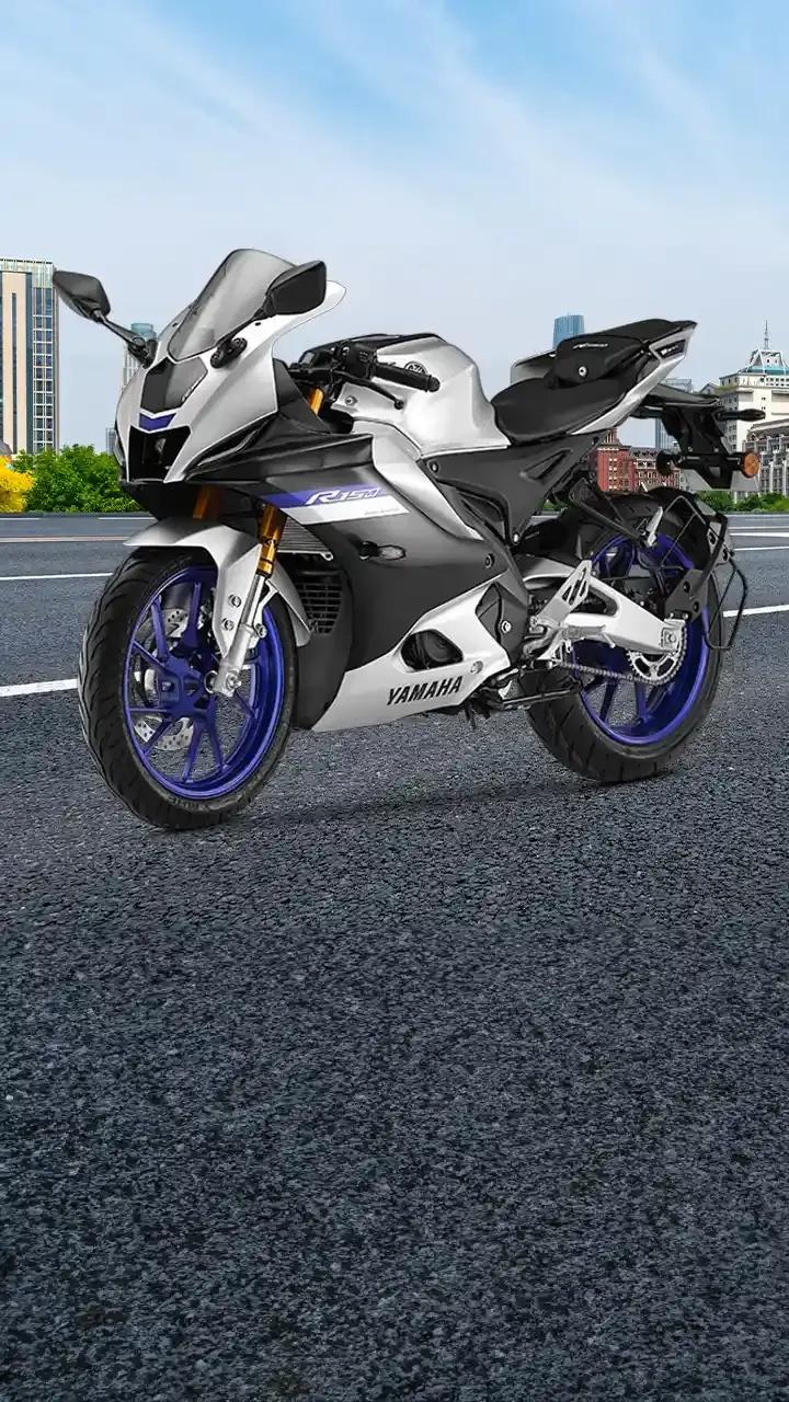 Know About Newly Launched Yamaha R15M Carbon Fibre Pattern