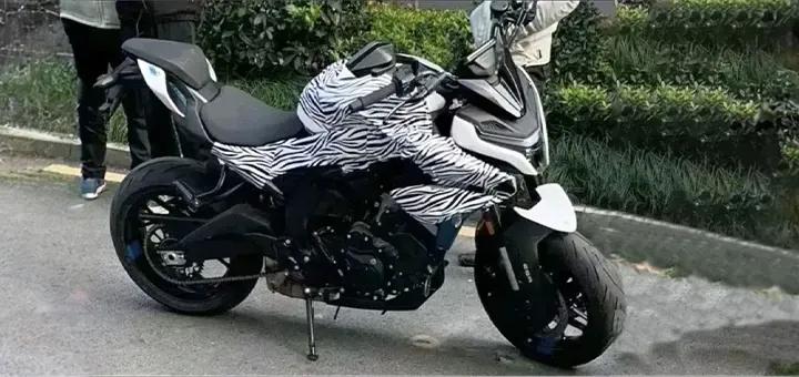 CFMoto 675 NK inline-triple street bike Spotted in China 