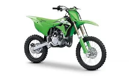 https://bikes.tractorjunction.com/_next/image?url=https%3A%2F%2Fimages.tractorjunction.com%2Fkawasaki_kx1121690778191_1ba06248aa.jpg&w=1080&q=75