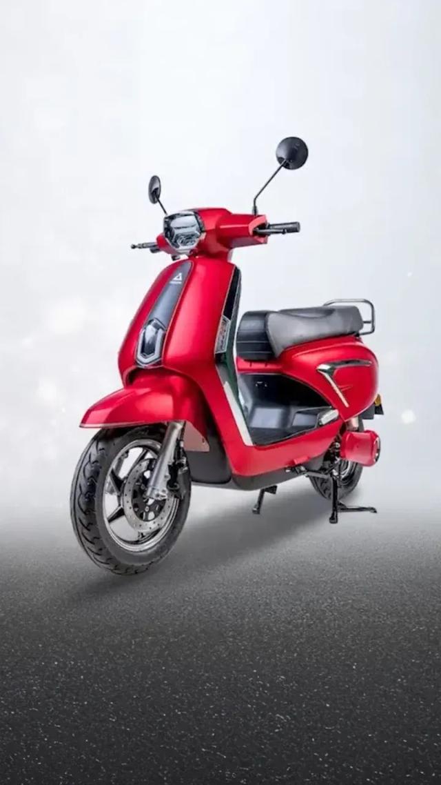IVoomi JeetX ZE Electric Scooter Launched in India